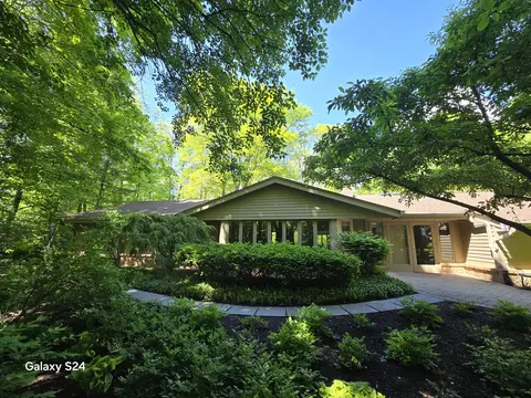 5648 Bellingham Rd, Rockford, IL 61107