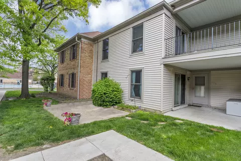 1760 Sessions Walk #B, Hoffman Estates, IL 60169