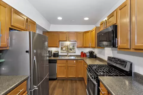 Kitchen - 1760 Sessions Walk #B, Hoffman Estates, IL 60169 photo 2 of 2