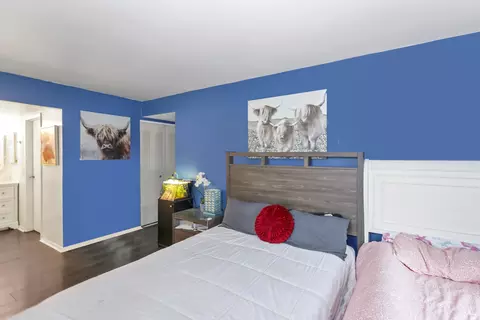Bedroom - 1760 Sessions Walk #B, Hoffman Estates, IL 60169 photo 3 of 3