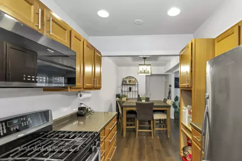 Kitchen - 1760 Sessions Walk #B, Hoffman Estates, IL 60169 photo 1 of 2