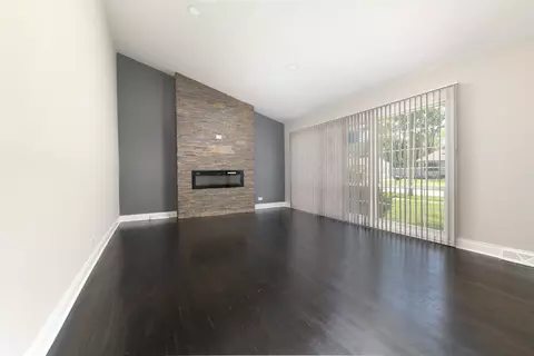 Living - 3402 Roesner Dr, Markham, IL 60428 photo 2 of 3