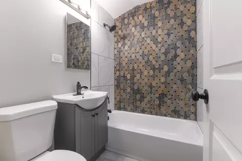 Bath - 3402 Roesner Dr, Markham, IL 60428 photo 1 of 3