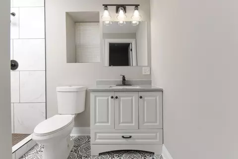Bath - 3402 Roesner Dr, Markham, IL 60428 photo 2 of 3