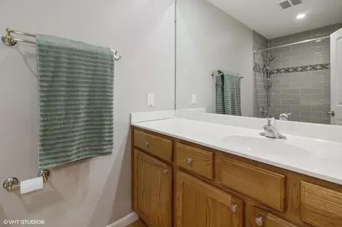 Bath - 16 Old Post Rd, Montgomery, IL 60538 photo 2 of 3