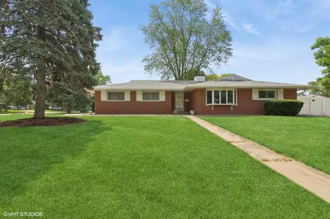 16 Old Post Rd, Montgomery, IL 60538