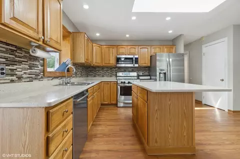 Kitchen - 16 Old Post Rd, Montgomery, IL 60538 photo 2 of 2