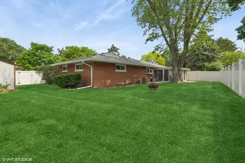 Exterior - 16 Old Post Rd, Montgomery, IL 60538 photo 4 of 5