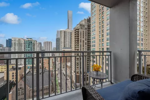 Exterior - 600 N Dearborn St #1611, Chicago, IL 60654 photo 2 of 3