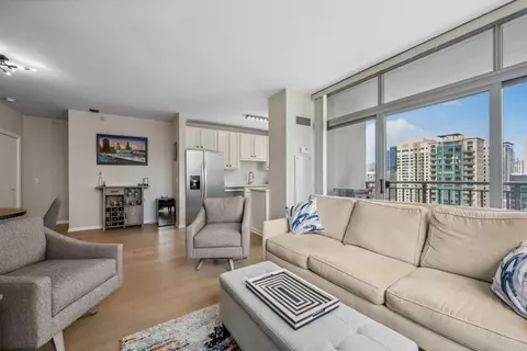 Living - 600 N Dearborn St #1611, Chicago, IL 60654 photo 1 of 4