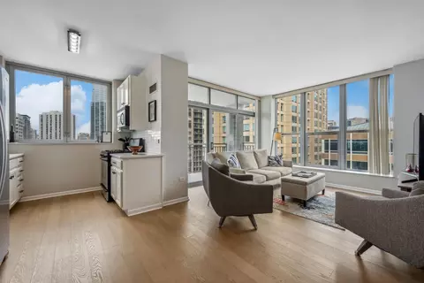 Living - 600 N Dearborn St #1611, Chicago, IL 60654 photo 3 of 4