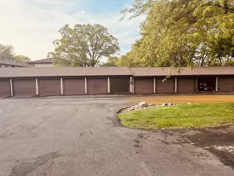 Exterior - 2006 Tracy Dr #2, Bloomington, IL 61704 photo 3 of 5