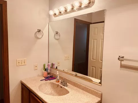 Bath - 2006 Tracy Dr #2, Bloomington, IL 61704 photo 1 of 3