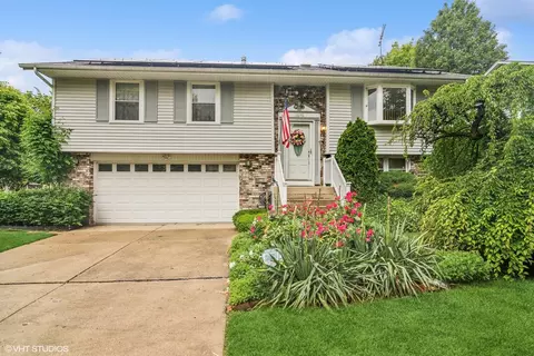 1616 Walker Ave, Streamwood, IL 60107