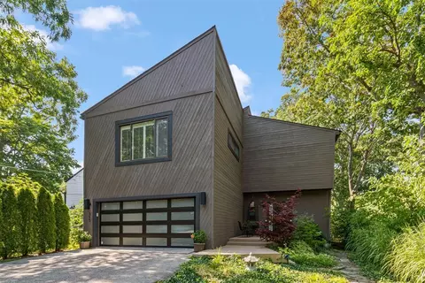 355 Oakland Dr, Highland Park, IL 60035