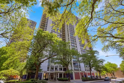 1360 N Sandburg Ter #302C, Chicago, IL 60610
