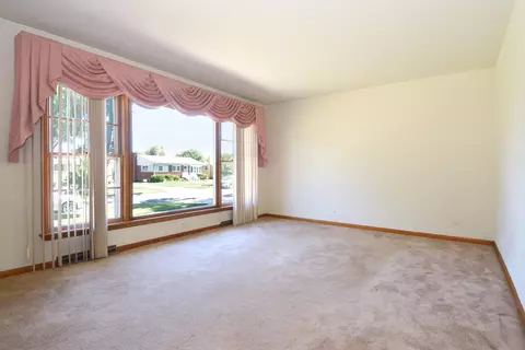 145 Harvard St, Des Plaines, IL 60016 photo 5