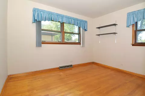 145 Harvard St, Des Plaines, IL 60016 photo 14