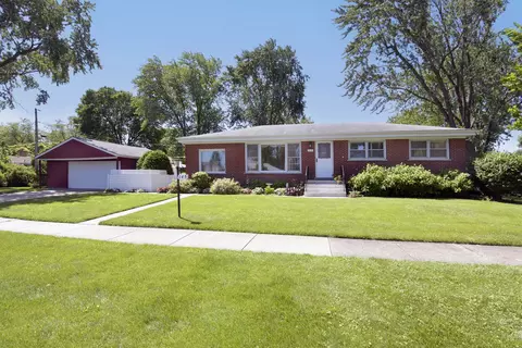 145 Harvard St, Des Plaines, IL 60016 photo 2