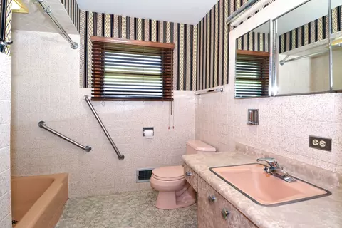 145 Harvard St, Des Plaines, IL 60016 photo 12