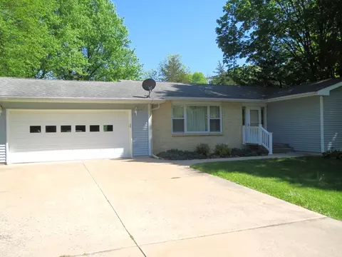 Exterior - 8101 S Pine St, Dixon, IL 61021 photo 12 of 13