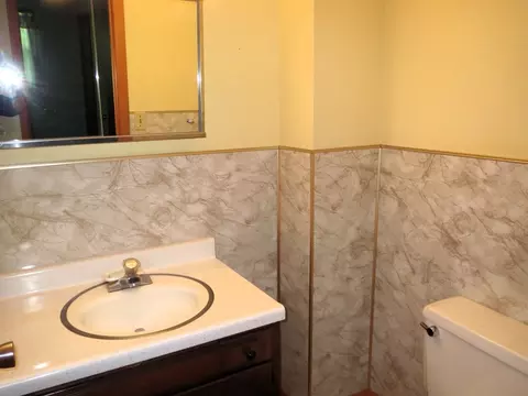 Bath - 8101 S Pine St, Dixon, IL 61021 photo 1 of 2