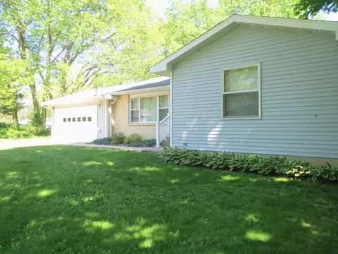 Exterior - 8101 S Pine St, Dixon, IL 61021 photo 13 of 13