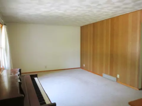 Living - 8101 S Pine St, Dixon, IL 61021 photo 2 of 2