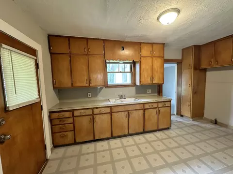 1540 W Hickory St, Kankakee, IL 60901 photo 3