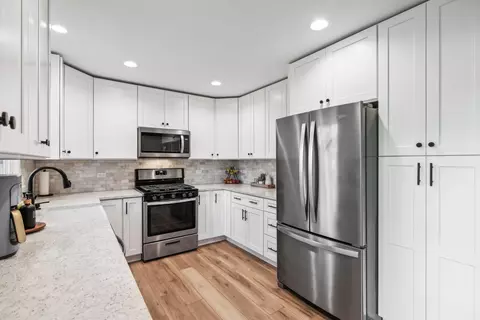 Kitchen - 661 Juniper Ln, Bartlett, IL 60103 photo 2 of 3