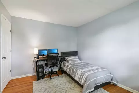 Bedroom - 661 Juniper Ln, Bartlett, IL 60103 photo 4 of 5