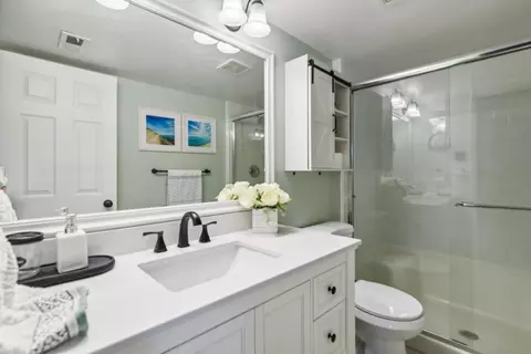Bath - 661 Juniper Ln, Bartlett, IL 60103 photo 1 of 4