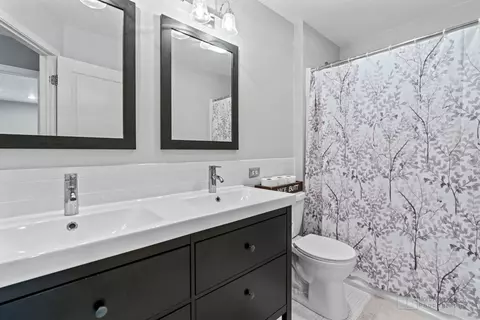 Bath - 520 Brookside Ave, Algonquin, IL 60102 photo 3 of 3
