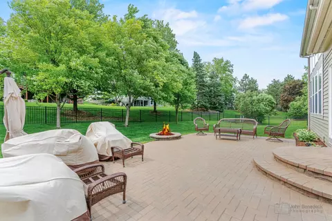 Exterior - 520 Brookside Ave, Algonquin, IL 60102 photo 2 of 5