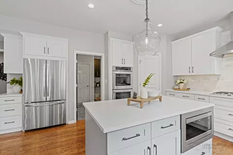 Kitchen - 520 Brookside Ave, Algonquin, IL 60102 photo 4 of 4