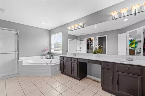 Bath - 520 Brookside Ave, Algonquin, IL 60102 photo 2 of 3