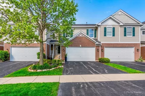 2574 Lorraine Cir, Geneva, IL 60134