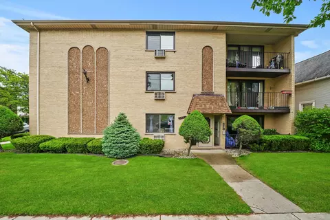 3821 N Narragansett Ave #3SW, Chicago, IL 60634