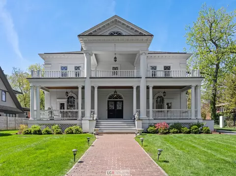 637 N Euclid Ave, Oak Park, IL 60302