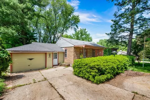 1215 Pine St, Lake In The Hills, IL 60156