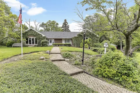 1150 Laurie Ln, Burr Ridge, IL 60527