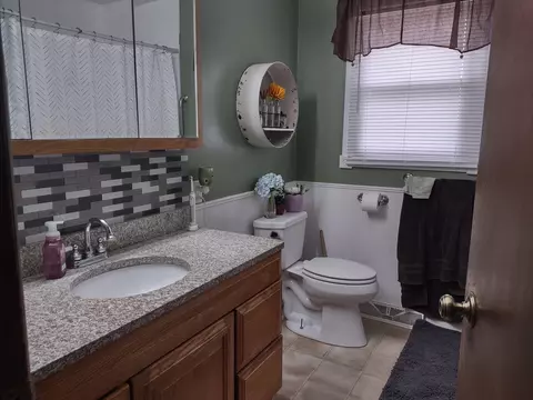 Bath - 301 Sunset, Mclean, IL 61754 photo 1 of 1