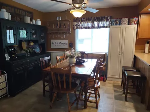 Dining - 301 Sunset, Mclean, IL 61754 photo 1 of 1