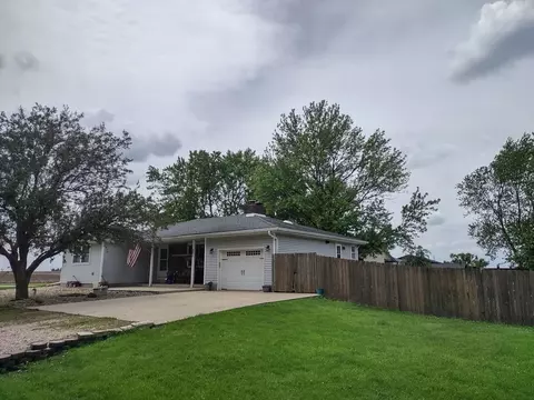 Exterior - 301 Sunset, Mclean, IL 61754 photo 2 of 2