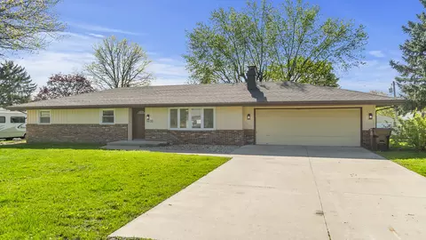 9676 Petunia Dr, Machesney Park, IL 61115