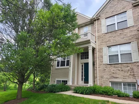 526 Lincoln Station Dr, Oswego, IL 60543