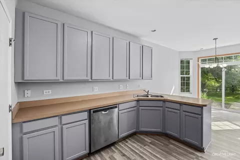 Kitchen - 1477 Millbrook Dr, Algonquin, IL 60102 photo 2 of 2