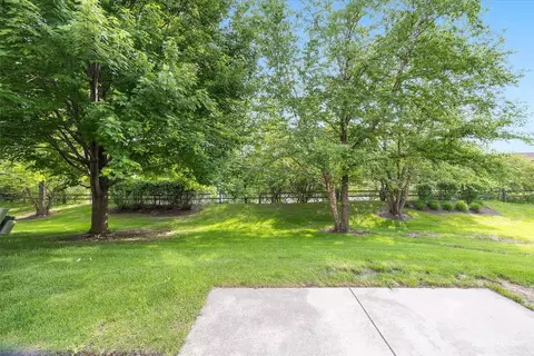 Exterior - 1477 Millbrook Dr, Algonquin, IL 60102 photo 5 of 9