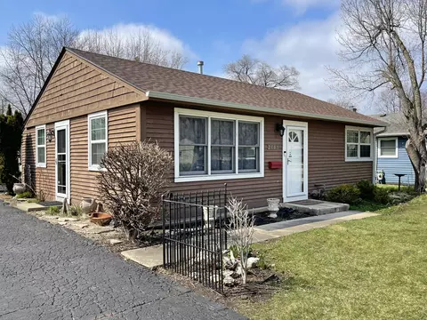 2305 Flicker Ln, Rolling Meadows, IL 60008 photo 2