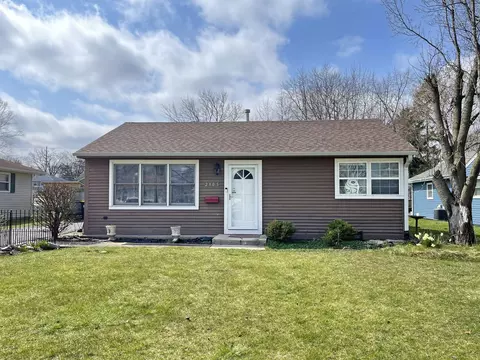2305 Flicker Ln, Rolling Meadows, IL 60008